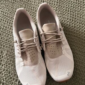 On cloud on running shoes pearl white 6